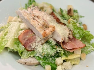 Caesar salát s kuřecím masem