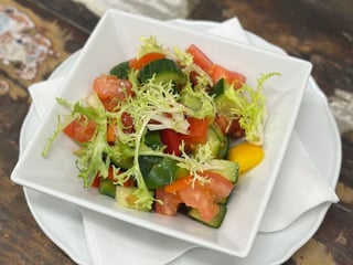 Míchaný zeleninový salát s vinaigrette