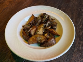 Смажена картопля з гливами  та шиїтаке