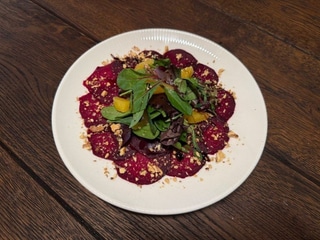 Карпаччо з буряка з апельсинами та волоським горіхом