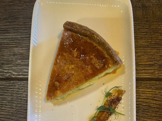 Пиріг з бринзою та сулугуні