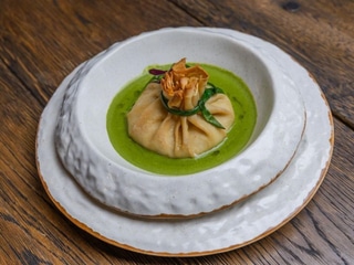 Жульєн у млинці під шпинатним соусом