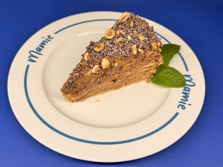 Наполеон шоколадний з цілим лісовим горіхом