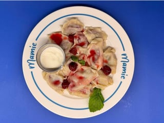 Вареники з вишнею та солодкою сметаною