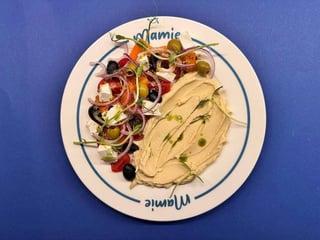Хумус з овочами,фета та оливки