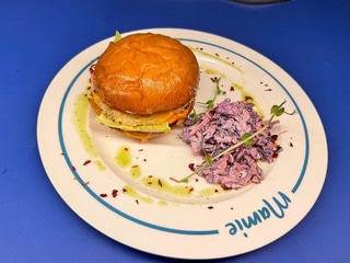 Класичний курячий чізбургер + «Коул слоу»