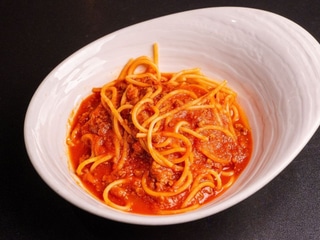 SPAGHETTI / PENNE / GNOCCHI BOLOGNESE
