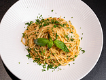SPAGHETTI AGLIO OLIO E PEPERONCINO