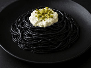 Tagliatelle al Nero di Seppia con Stracciatella e Pistacchio 🖤