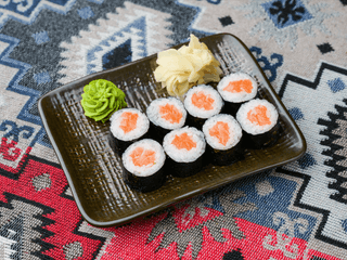 Maki s lososom