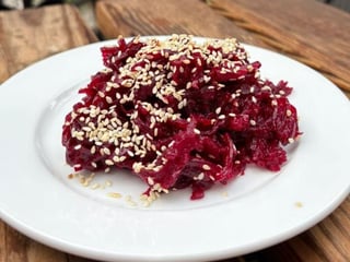 Салат з маринованого  бурячка