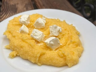 Каша кукурудзяна з фетою