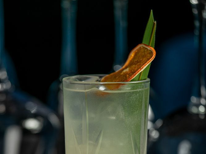 Лесбиянка үлкен сиськи бар қызының аузына конча