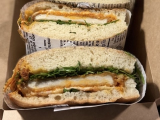 Foccacia cu șnițel parmigiana