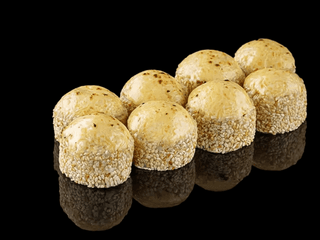 Запечений мікс лосось зі сніжним крабом в кунжуті