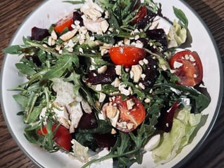 Салат з печеним буряком