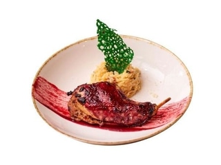 Томлена ніжка кролика з пастою різоні