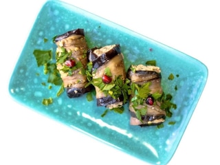 Рулети з баклажанів з горіховою начинкою