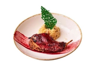 Томлена ніжка кролика з пастою різоні