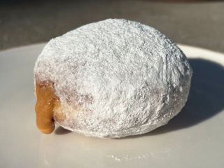 Пончик з карамеллю та кардамоном