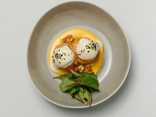 Яйце Бенедикт з беконом