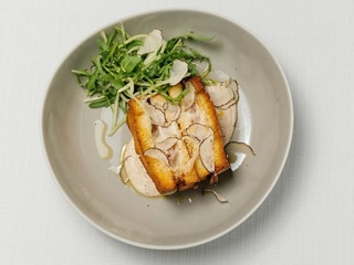 Бріош з трюфельним соусом, прошуто кото