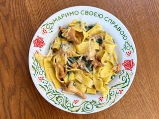 Паста з лисичками і шпинатом