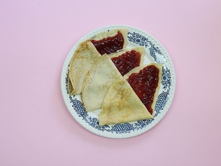 Palačinky s jahodovým džemem