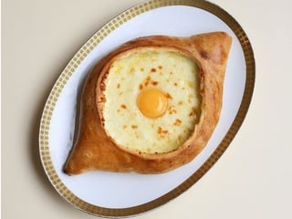 Loď se Sýrem & Vejcem (Acharuli) 🍳