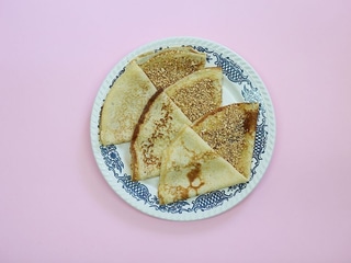 Palačinky s medem a ořechy