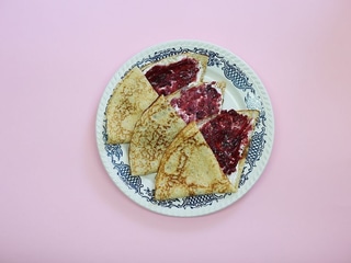 Palačinky s tvarohem a višněmi