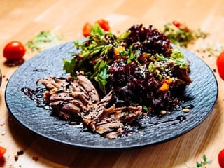 Салат з рваною качкою