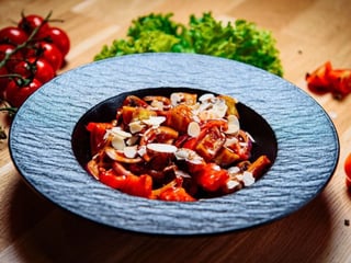 Теплий салат з баклажану