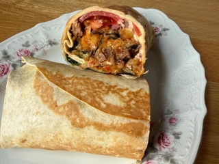 Шаурма з рослинною котлетою та баклажаном