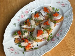 Норвежський оселедець з картопляними кріспами