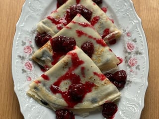 Млинці з маком та вишнею