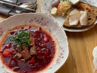 Український борщ з яловичиною