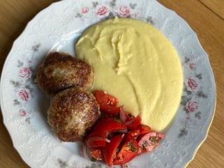 Котлети з індички та картопляним пюре