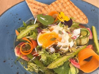 SAŁATKA WEGETARIAŃSKA  POCHE