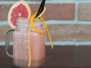 ŚWIEŻY SOK GJEPFRUTOWY 0.5L