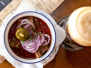 Slightly piquant brewers goulash eith onion