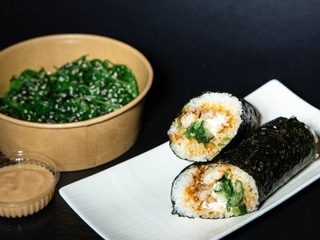 Комбо Хенд-ролл з вугрем+Хіяші вакаме з горіховим соусом