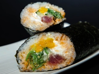 Рол Фірмовий з тунцем та манго