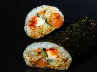 Рол З копченим лососем