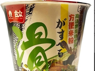 Вермішель рисова зі смаком чорного часнику та тонкацу.Розмір М.Китай