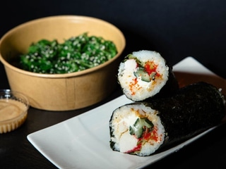 Комбо Хенд-рол з крабом+Хіяші вакаме з горіховим соусом