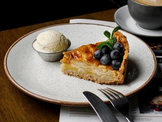 ЯБЛУЧНИЙ ПИРІГ З МОРОЗИВОМ