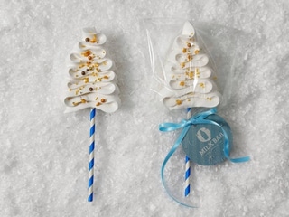 ЯЛИНКА З МЕРЕНГИ НА ПАЛИЧЦІ