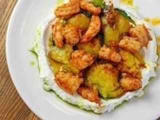 Крем фета з креветками, кропом та картоплею з паприкою