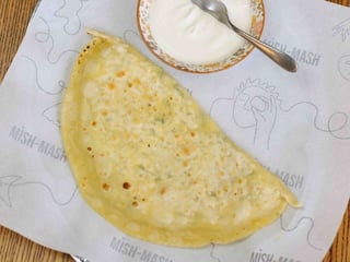 Янтик з трьома сирами та зеленню